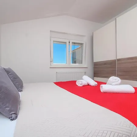 Lara Apartment