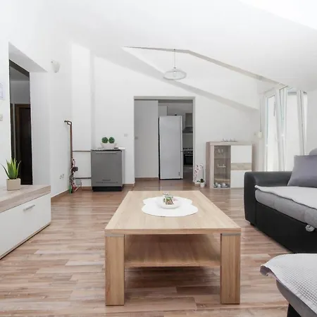 Lara Apartment