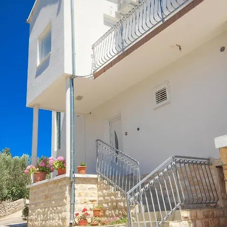Lara Apartment