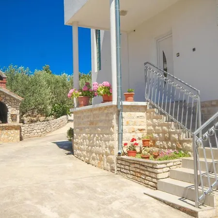 Lara Apartment Jezera