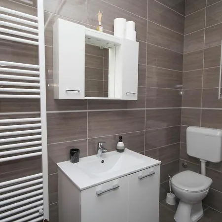 Lara Apartment *